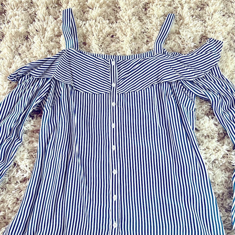 Bebe Cold Shoulder Top - Picture 2 of 3